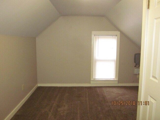 Building Photo - 828 Huestis Ave