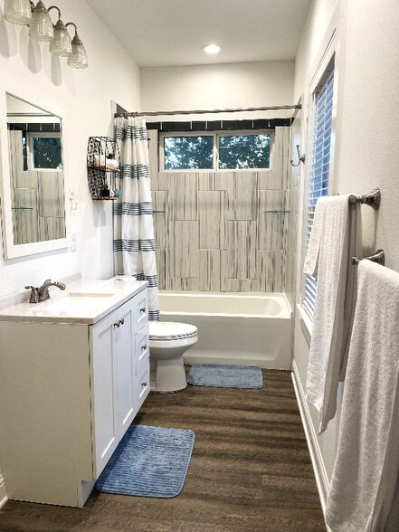 Building Photo - 600 Barnes St