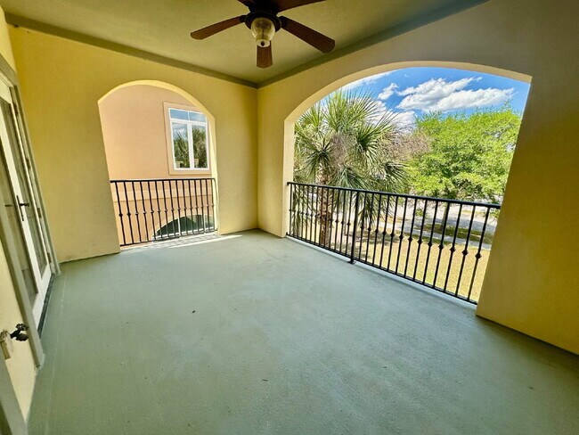 Building Photo - Beautiful Two Bedroom Townhome Located in Bluffton Village!