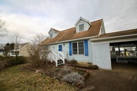 Building Photo - 3 bedroom home with a massive deck for rent!