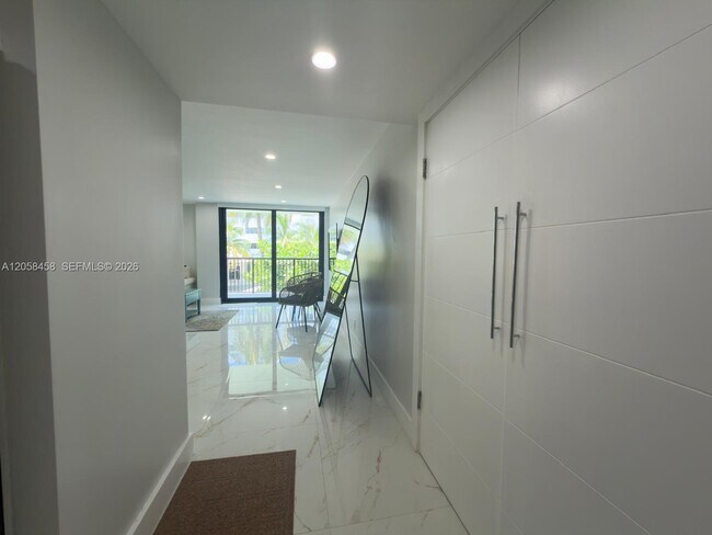 Building Photo - 1800 Collins Ave