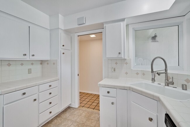 Building Photo - Single Story 3/2 in Well Established Neighborhood Near Branham High School with Air conditioning ...