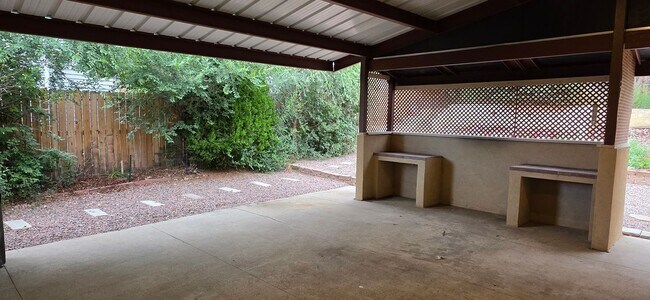 Building Photo - Stunning 4-bedroom, 2.5-bathroom home near...