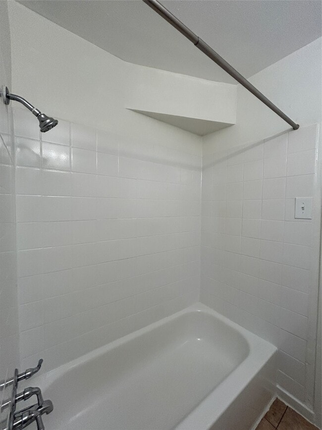 Building Photo - 5415 Scott St