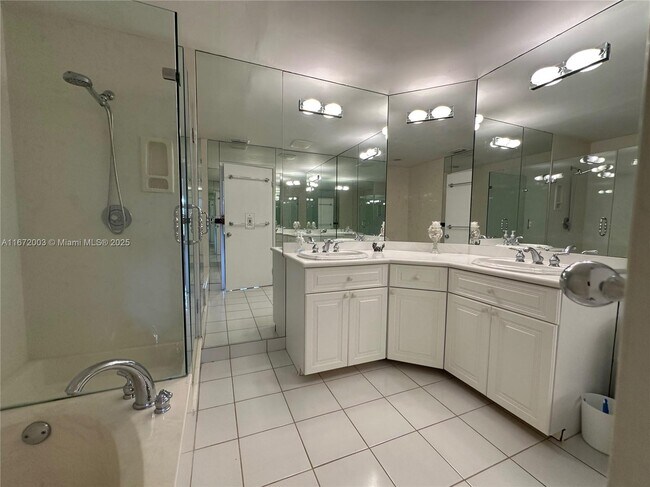 Building Photo - 240 Captains Walk