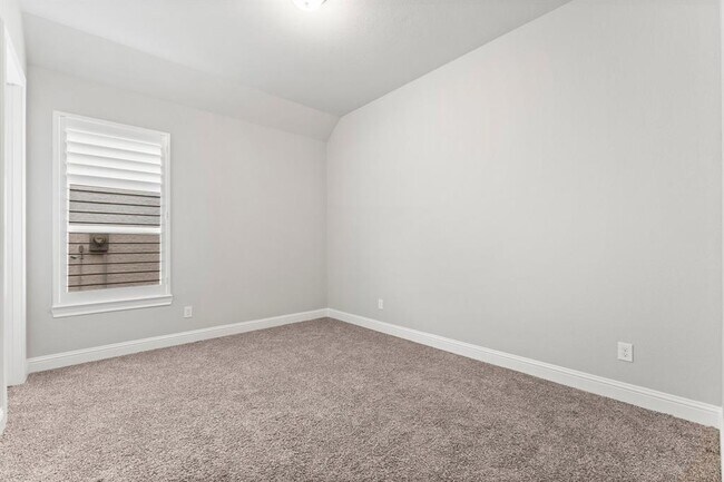 Building Photo - 40 Venetia Grove Dr