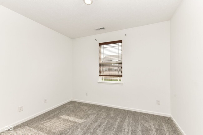 Building Photo - 291 Limerick Ln