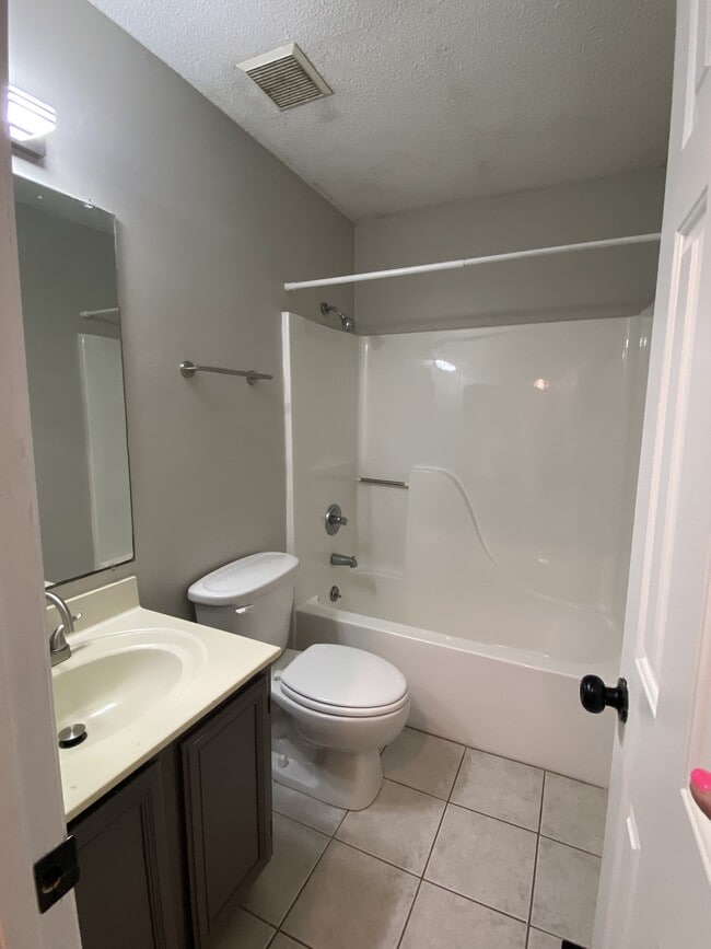 Building Photo - 145 Viking Dr
