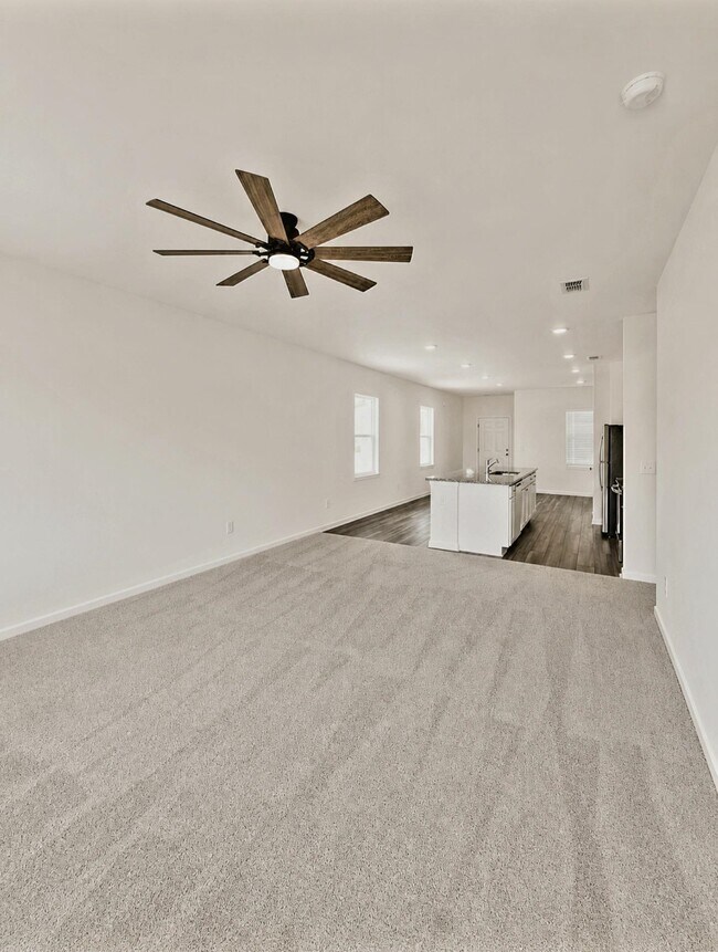 Building Photo - 423 Castillo Dr