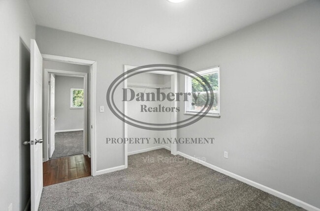 Building Photo - 822 Searles Rd