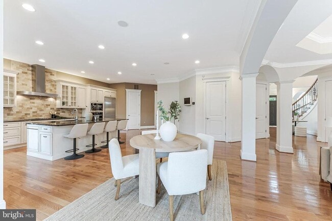 Building Photo - 829 Golden Arrow St