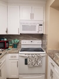 Building Photo - 5861 NW 16th Pl