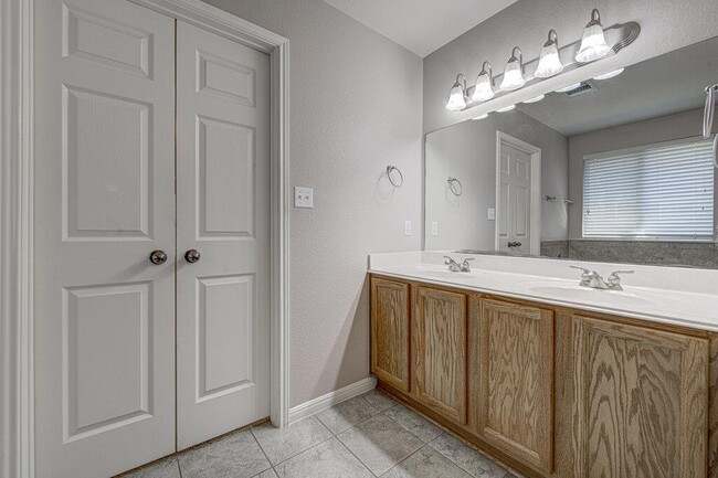 Building Photo - 2008 Creek Ledge Pl