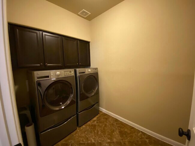 Building Photo - 7500 Colina Vista Loop