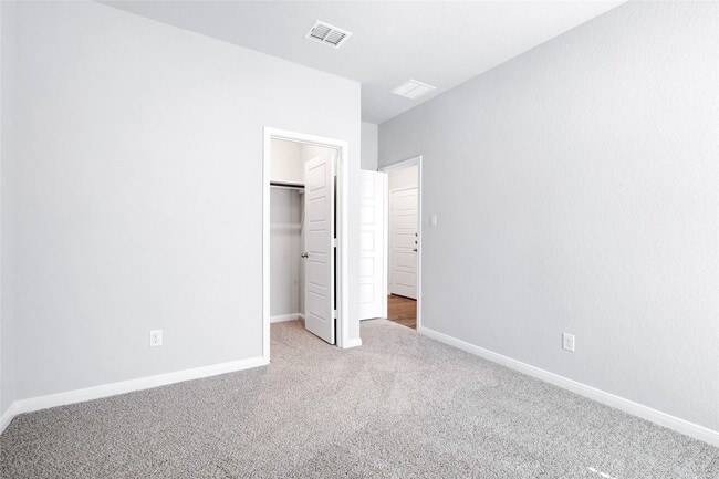 Building Photo - 324 Nespral Dr