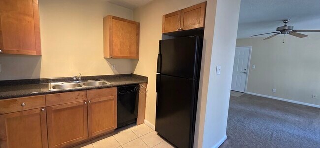 Building Photo - 108 Pompano Dr SE