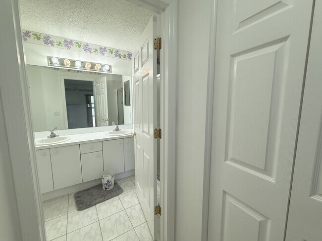 Building Photo - Heritage Pines active 55+ community 2/2 villa