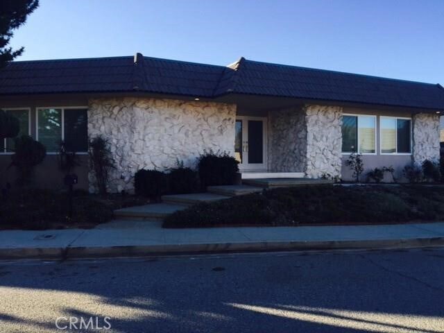 Building Photo - 14687 Deervale Pl