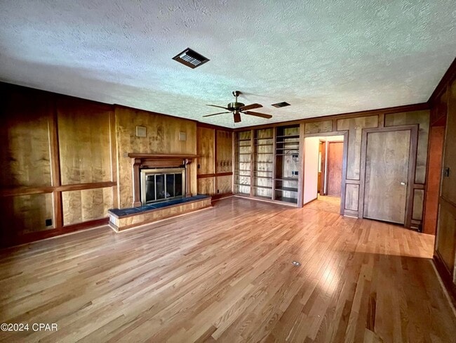 Building Photo - 2402 Ashland Rd