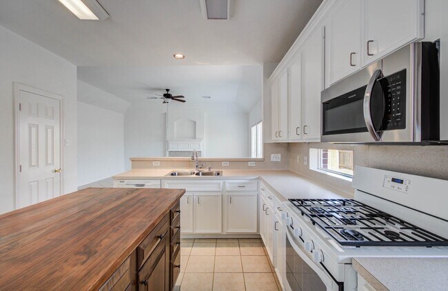 Building Photo - 2518 Trotter Dr