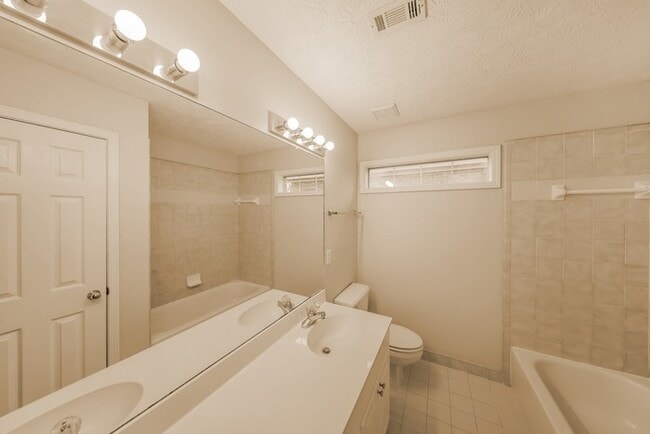 Building Photo - 2728 Fair Oaks Dr