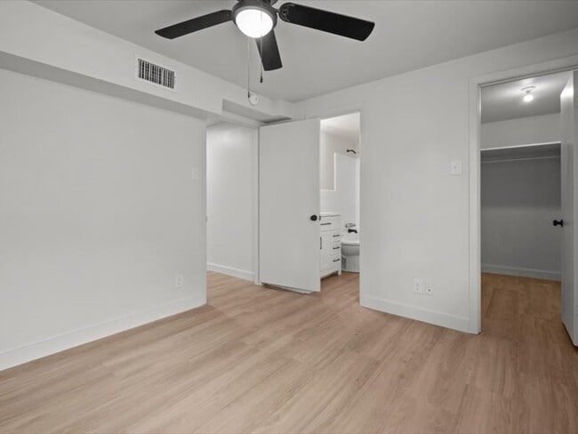 Building Photo - 525 W Houston St