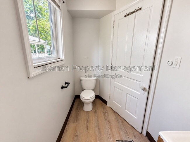 Building Photo - 617 Forest St
