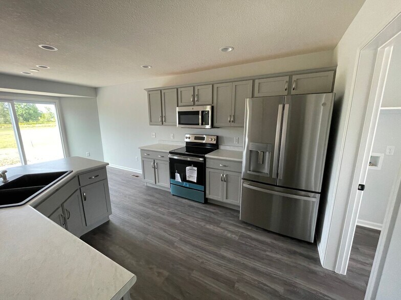 Building Photo - 1646 Teniente Ct