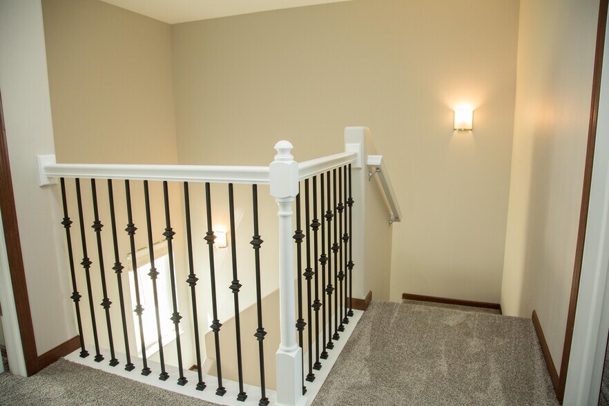 Building Photo - 6333 Pawnee Ln