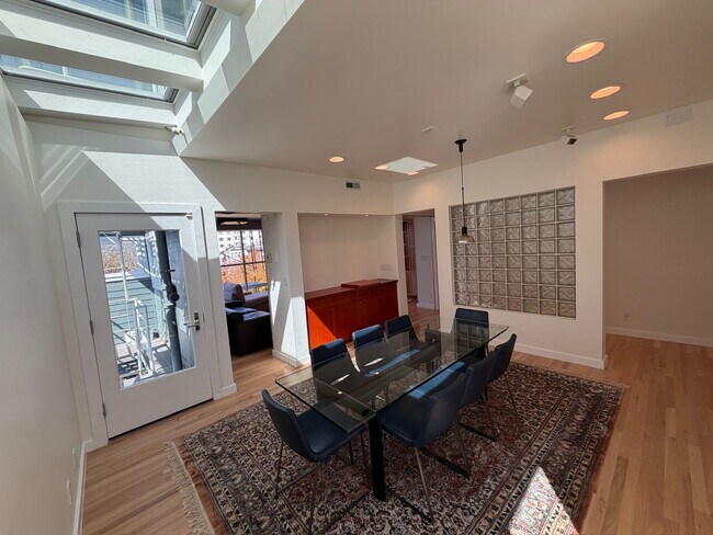 Building Photo - 1344 Greenwich St