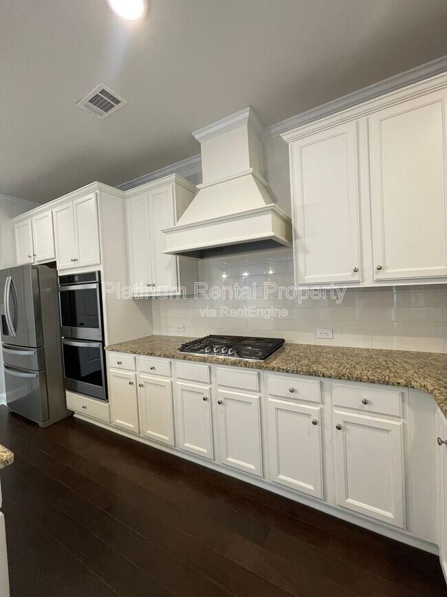 Building Photo - 1825 Dahlia Dr