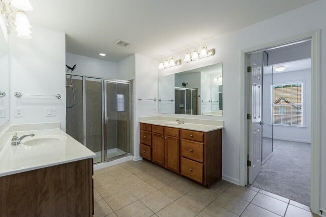 Building Photo - 279 Collins View Ct