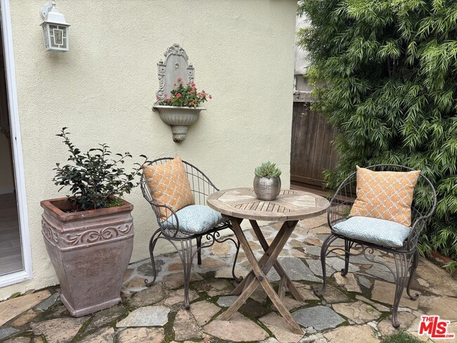 Building Photo - 777 El Medio Ave