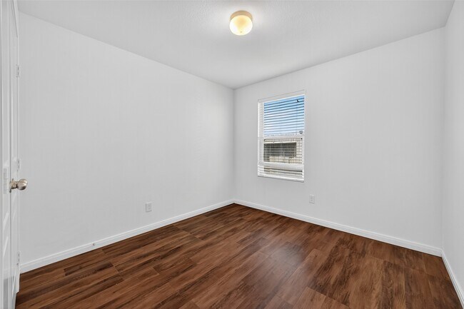 Building Photo - 2730 Skyview Silver Dr