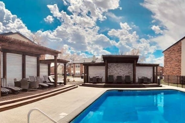 Pool - Avalon Apartments