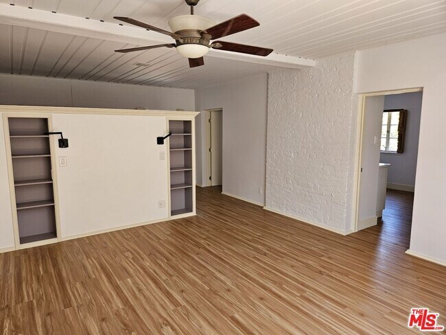 Building Photo - 120 Larkin Pl