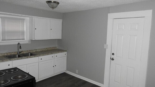 Building Photo - 2222 S Arlington Ave