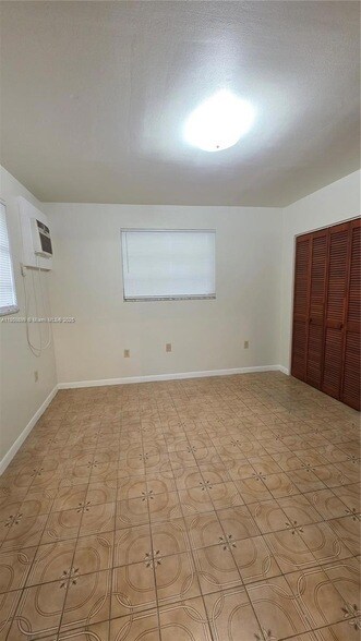 Building Photo - 2660 NW 23rd Ave
