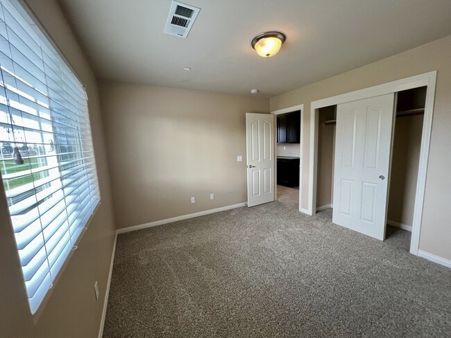 Building Photo - 1901 Delacorte Dr