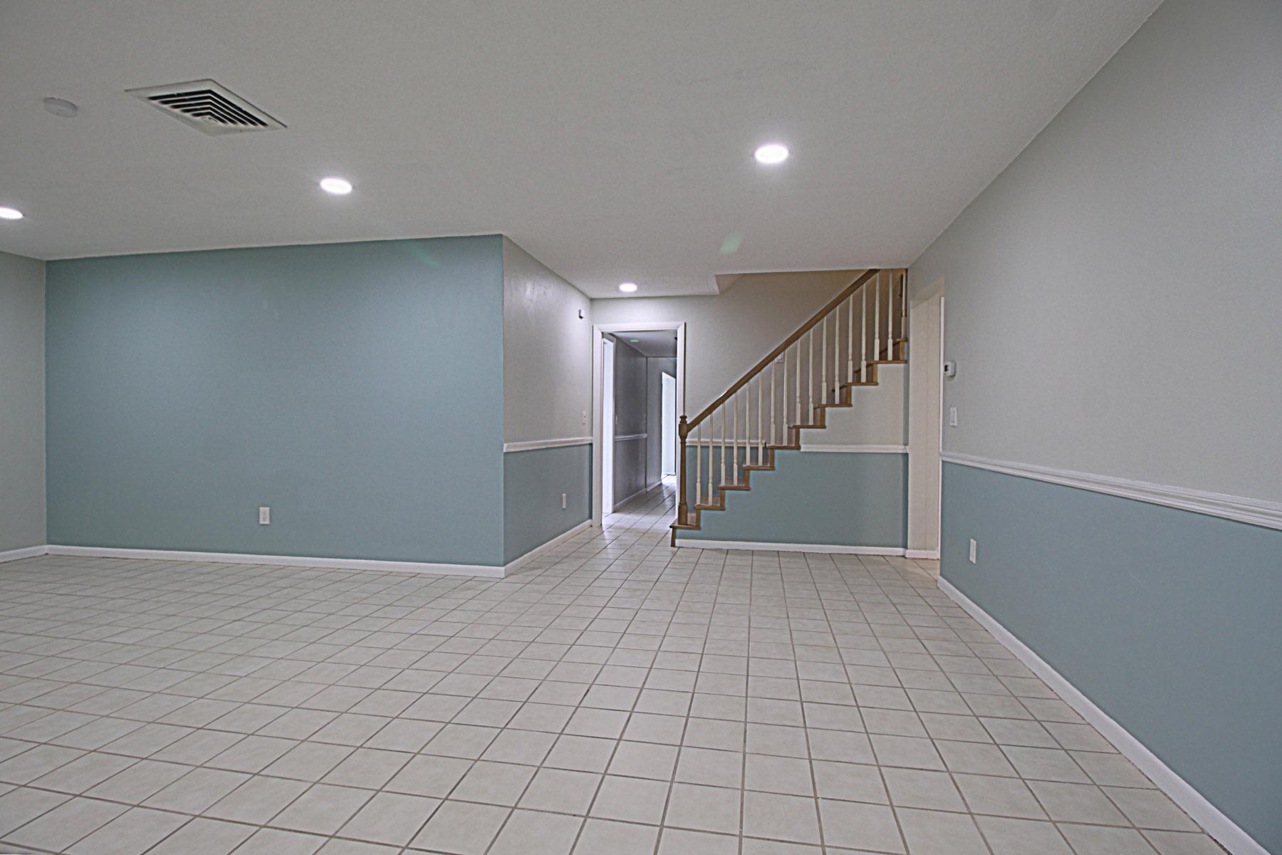 Building Photo - 517 20th Ave