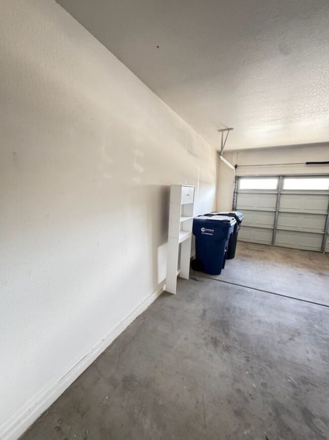 Building Photo - Chandler 4 bed 2 bath