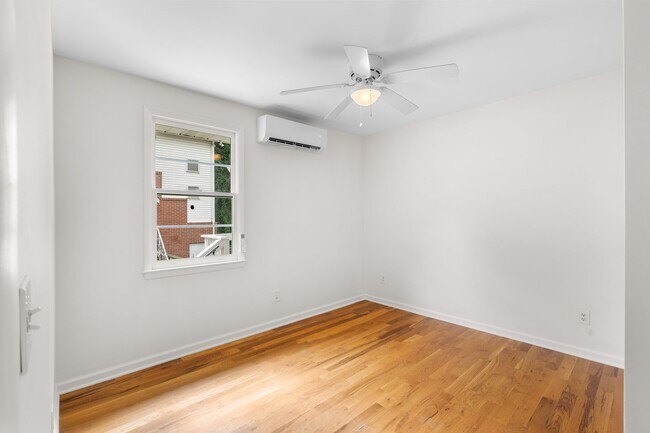 Building Photo - 1036 Seymour Ave