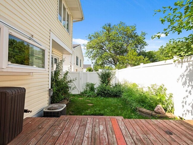 Building Photo - 16203 Fox Ct