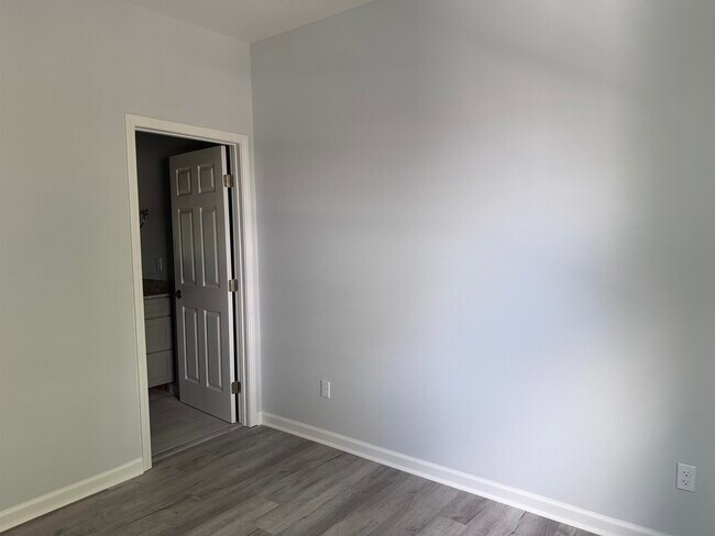 Building Photo - 2111 Owens St