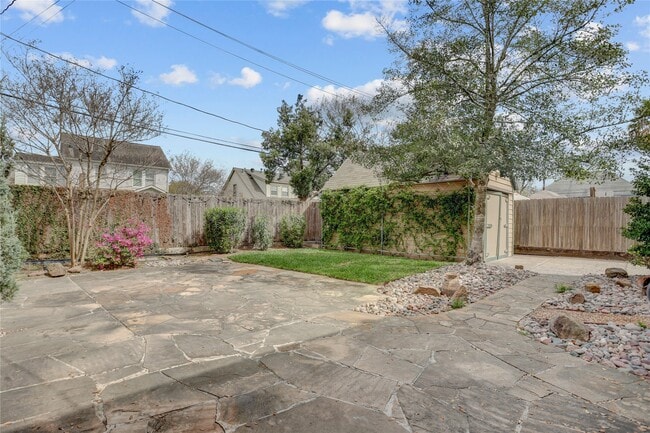 Building Photo - 2412 Nottingham St