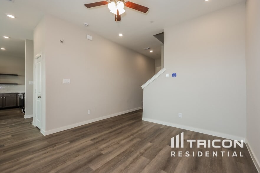 Building Photo - 302 Northall Ct