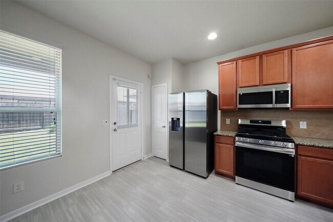 Building Photo - 2719 Skyview Long Dr