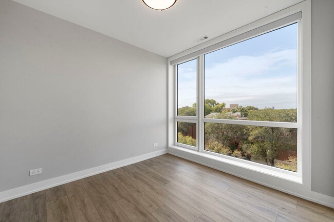 Building Photo - 2351 W Flournoy St