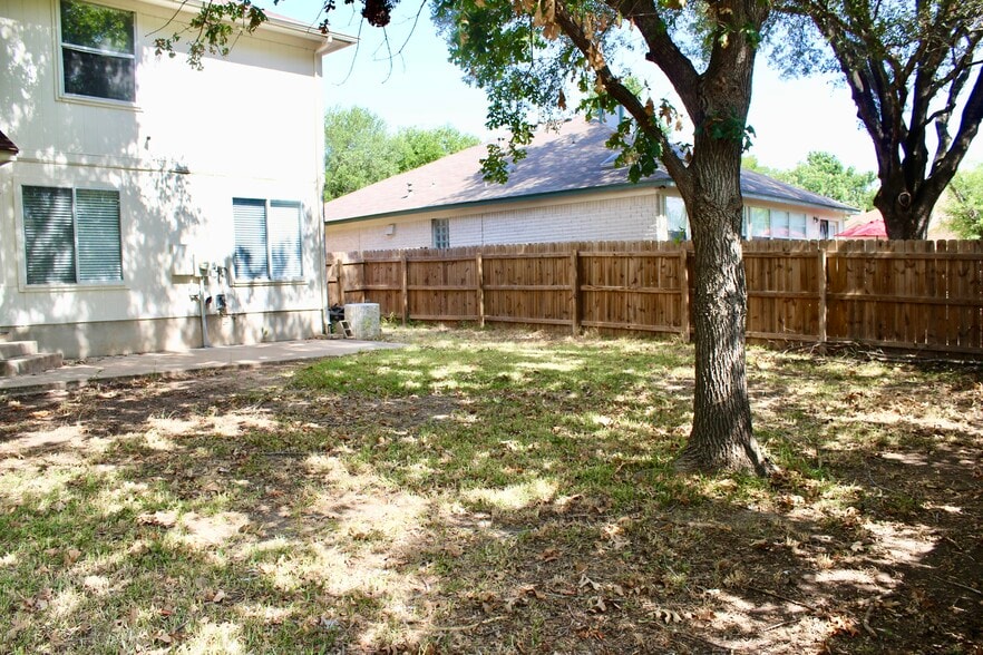 Building Photo - 20901 Racers Ford Ln
