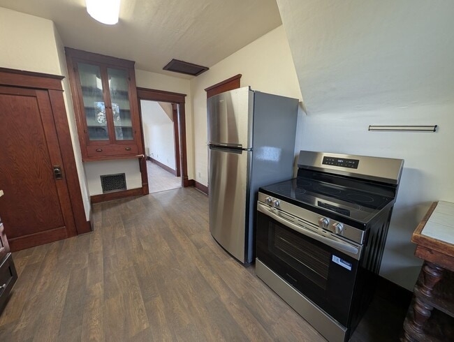 Building Photo - 11thStPl114(1-4)